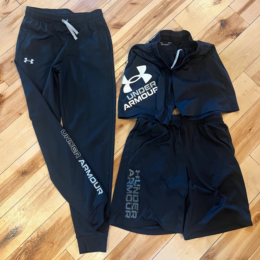 Under Armour Lot of three boys youth large/xl